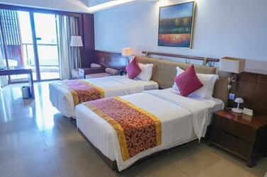 Deluxe Seaview Twin Bed Room