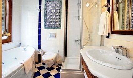 Triple Room with Sea View and Hot Tub 