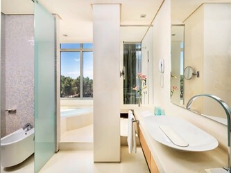 Corner Suite