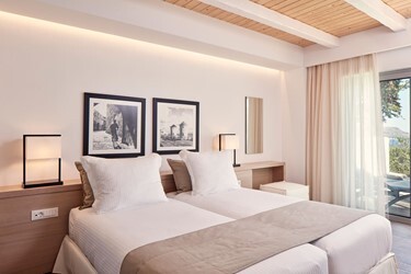 Twin Room Exclusive Sharing Pool with Sea View