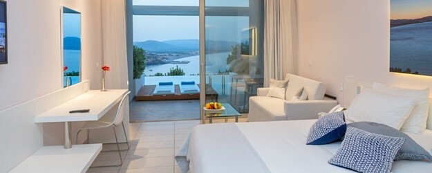 Double Room Deluxe with Pool Front Sea View