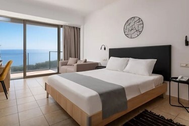 Double Room Deluxe with Front Sea View