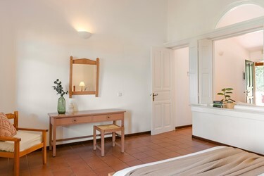 Family Room 1 Bedroom with Side Sea View