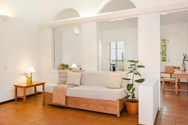 Family Room 1 Bedroom with Side Sea View
