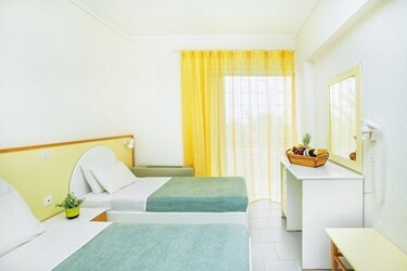 Family Room 1 Bedroom with Sea View