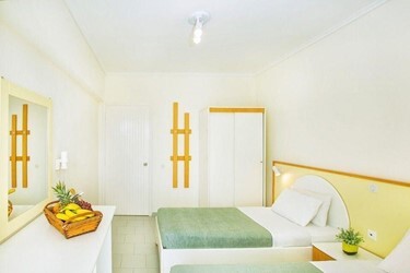 Family Room 1 Bedroom with Sea View