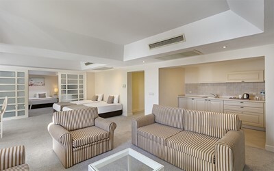Hotel Suite Room