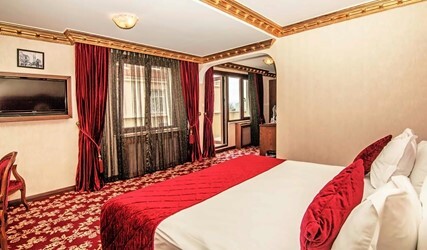 Deluxe Queen Room