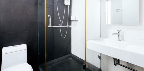 Connecting Room (King Bed + King Bed)