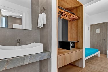 Family 1 Bedroom & Living Room Sea View A/C