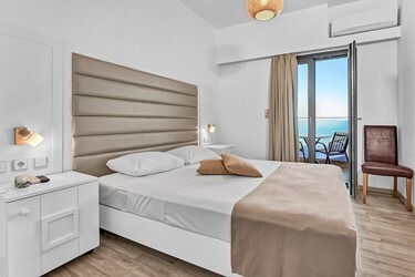 Family 1 Bedroom & Living Room Sea View A/C