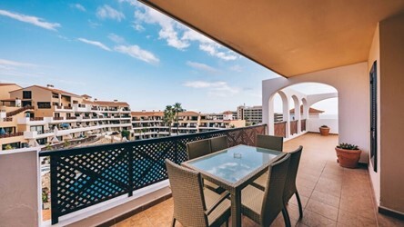 Deluxe one bedroom apartment