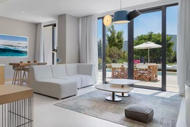 King Premium One Bedroom Suite With Pool