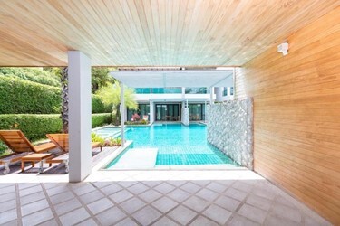 One Bedroom Suite with Pool Access