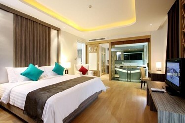 One Bedroom Suite with Pool Access