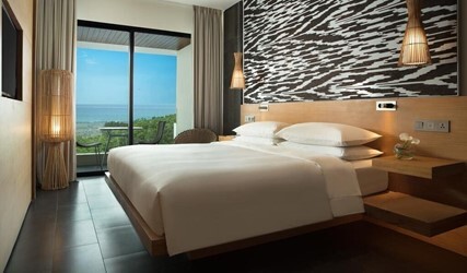 Deluxe King Room with Ocean View and Balcony