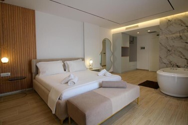 Deluxe Suite with Panoramic Sea View