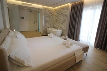 Deluxe Suite with Panoramic Sea View