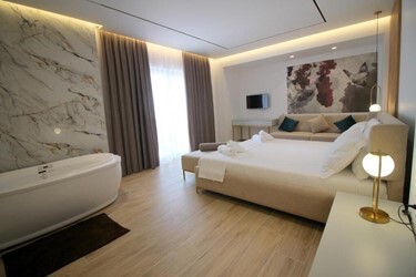 Deluxe Suite with Panoramic Sea View