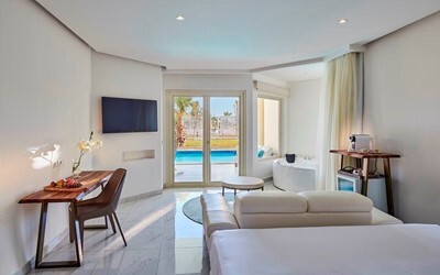 Swim Up Suite