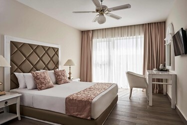 Double Room Superior with Pool View