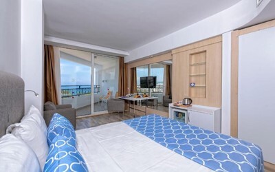 Mainbuilding Sea View