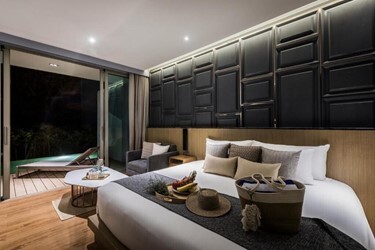Deluxe Pool Access Room