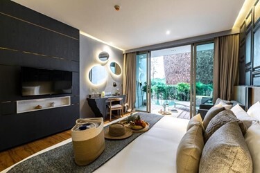 Deluxe Pool Access Room