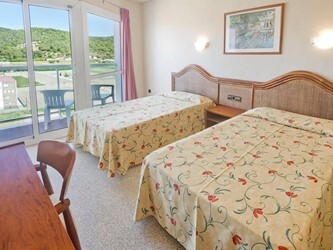 Трехместный номер (для 2 взрослых и 1 ребенка)