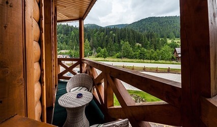 Апартаменты двухуровневые с кухней и камином