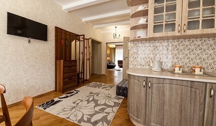 Апартаменты двухуровневые с кухней и камином