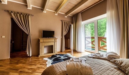 Апартаменты двухуровневые с кухней и камином