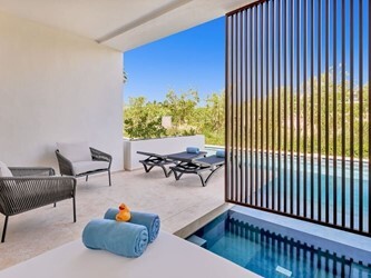 Aqua Junior Suite Swim-Up Garden View