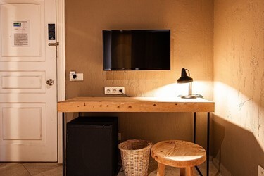 Club Room Land View
