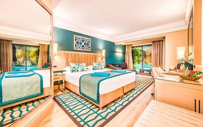 Deluxe Swim Up Suites