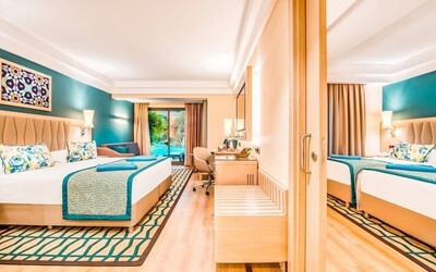 Deluxe Swim Up Suites