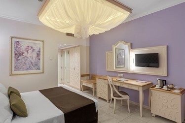 Family Room Deluxe with Sea View