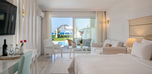 Junior Suite Sea Front Private Pool