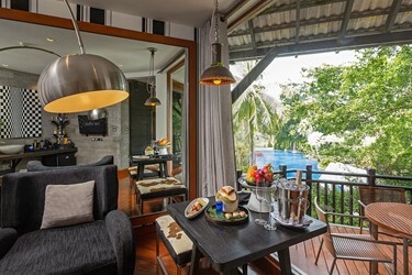 1 Bedroom Pearl Shell Suites