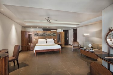 BEACHFRONT SUITE WITH POOL