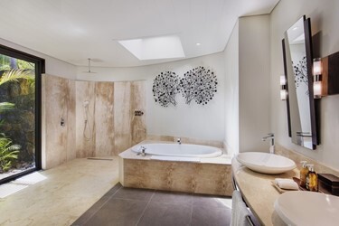 BEACHFRONT SUITE WITH POOL