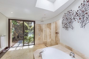 BEACHFRONT SUITE WITH POOL