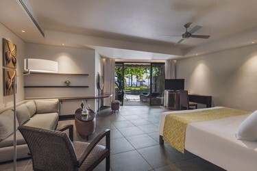 BEACHFRONT SUITE WITH POOL
