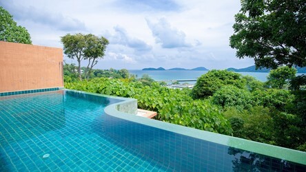 1-Bedroom Family Suite Ocean View