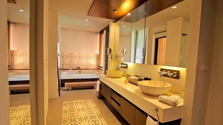 1-Bedroom Family Suite Ocean View