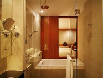 Deluxe Pool Access