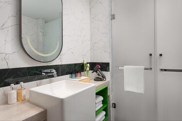 Deluxe Oceanview High Floor