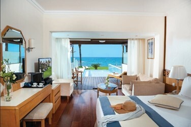 Junior Suite Sea View with Pool