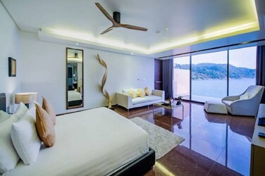 Grand Private Pool Suite