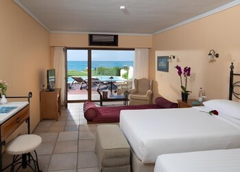 Junior Bungalow Suite Waterfront Private Pool MYTHICA